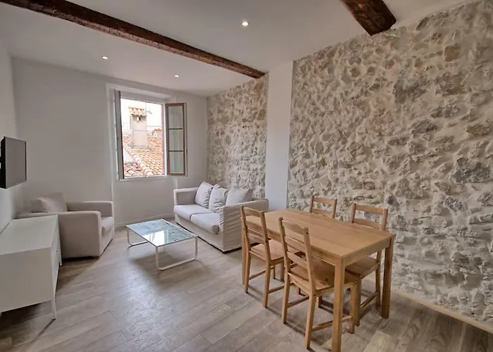 202-Appartement Renove Vieil Antibes